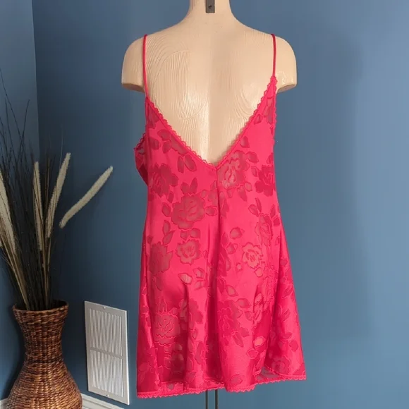 Red Nightie - Picture 2 of 6